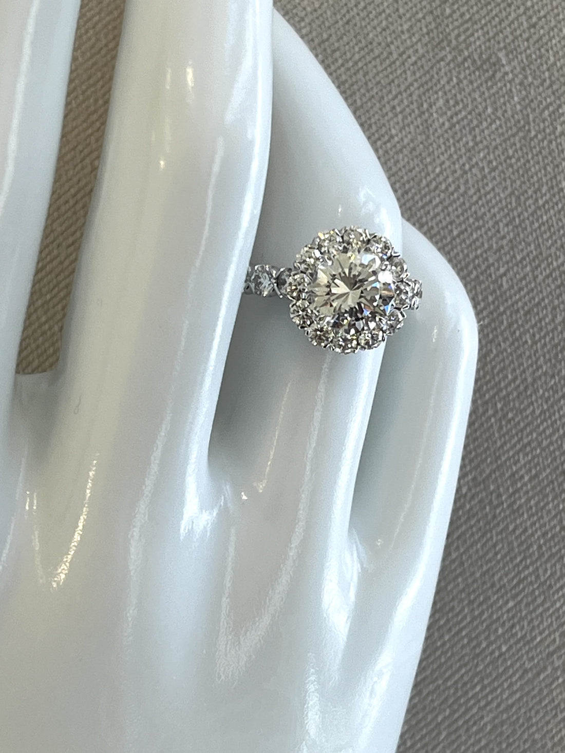 18K White Gold Diamond Engagement Ring Mounting Featuring 1.38ctw Diamonds