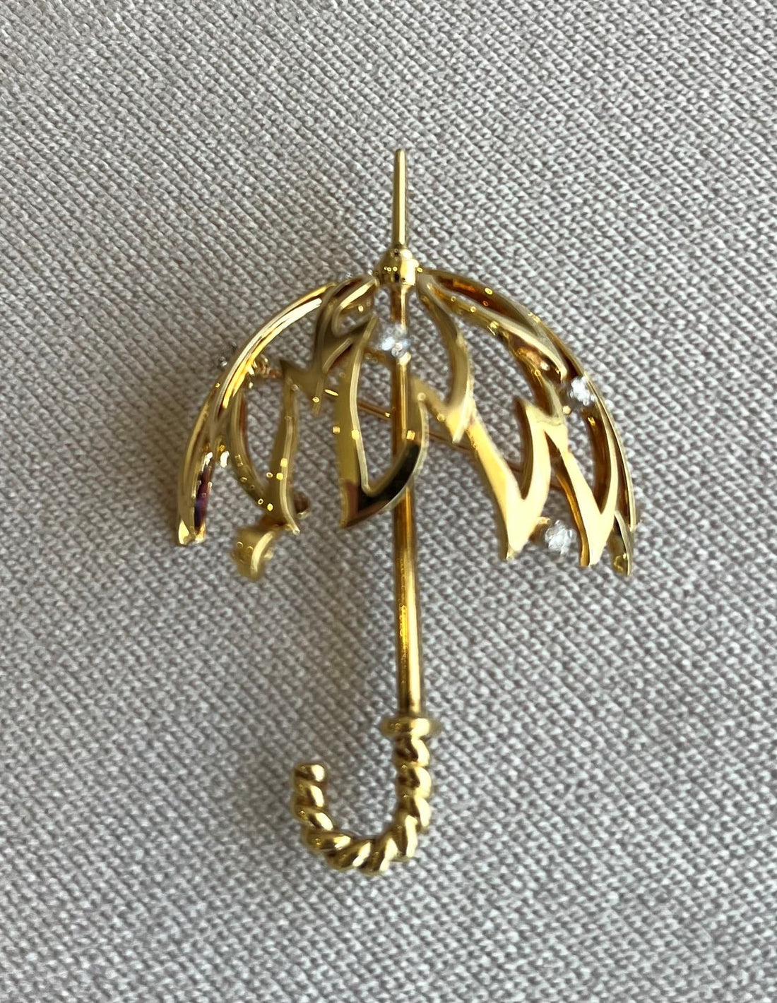 18K Yellow Gold Kurt Wayne Diamond Umbrella Brooch Featuring .25ctw Diamonds, Weighing 13 Grams